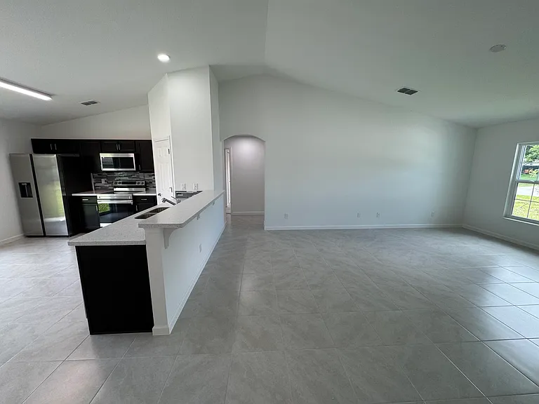 532 SW Buswell Ave — Photo 15