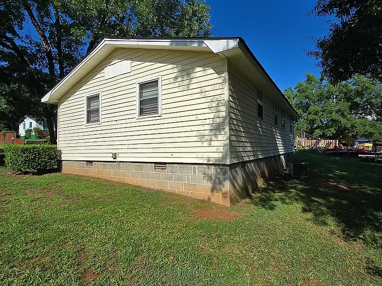 934 Clairmont Ave — Photo 1