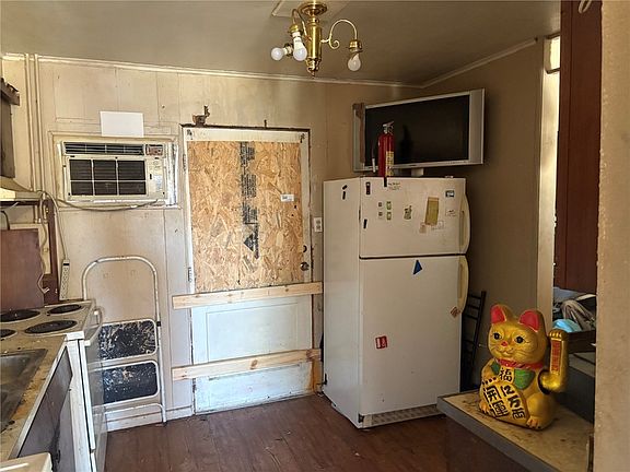 4th image of 4309 Benton St NE