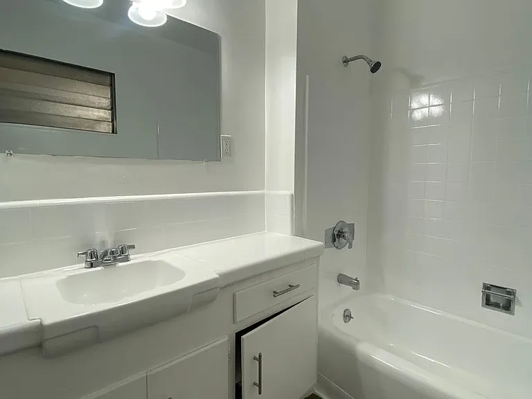 1046 S. Wooster St., Los Angeles, CA 90035 — Photo 9