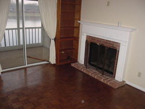 3rd image of 611 Dellingham Dr