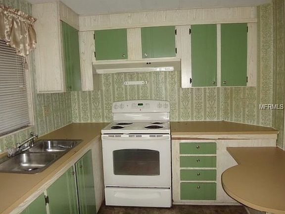 2nd image of 519 Lazy Lake Dr W