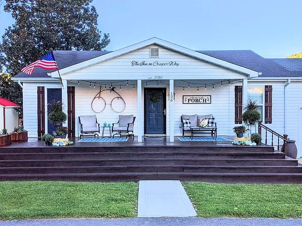 126 W Creepers Way, Damascus, VA 24236