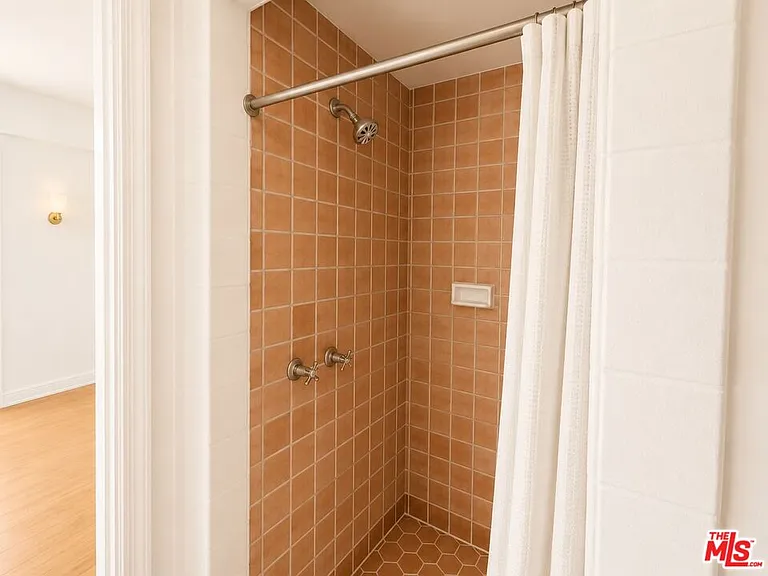 634 S Gramercy Pl #602 — Photo 2