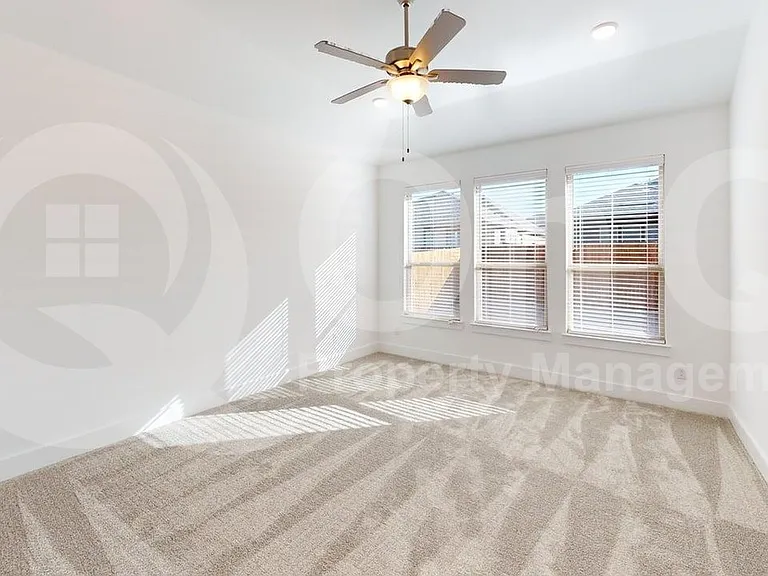 1908 Briar Hill Dr — Photo 8