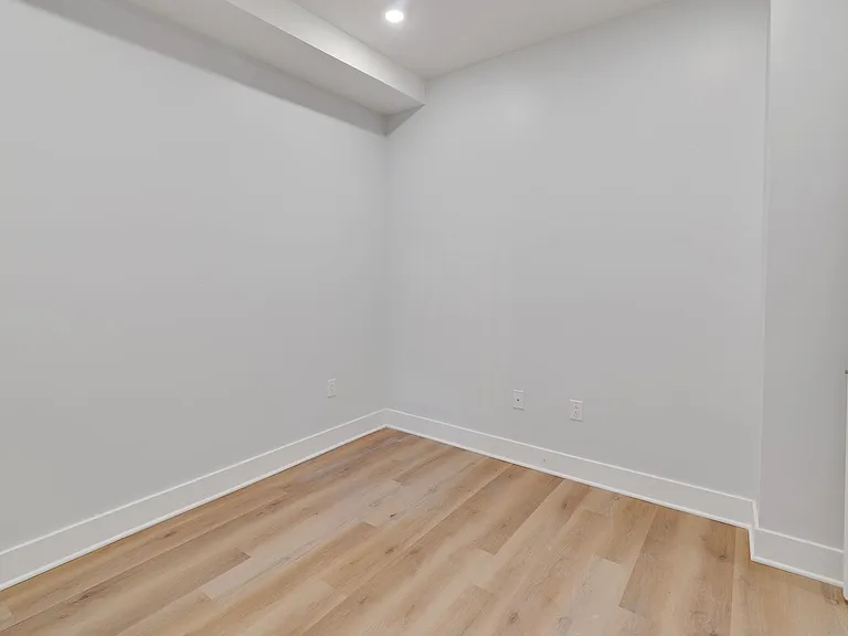 1723 Memorial Ave — Photo 19