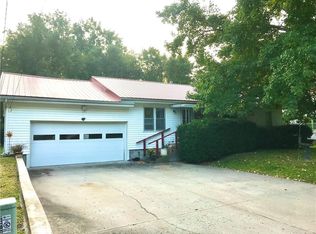 1709 Sun Valley Rd, Saint Joseph, MO 64507