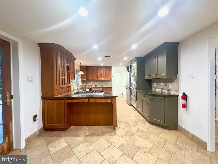 1 High Acres Dr — Photo 13