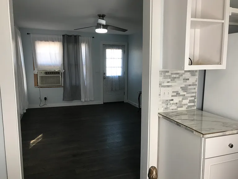 913 NW Arlington Ave — Photo 3