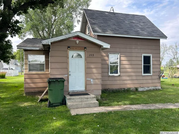 203 E Main St, Fertile, IA 50434