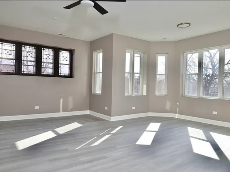 1900 W Garfield Blvd #G — Photo 6