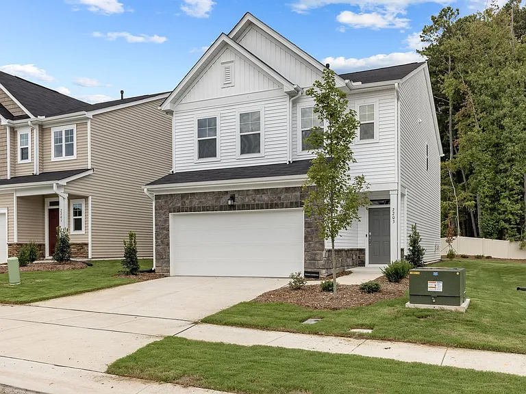 2203 Cape May Ln — Photo 1