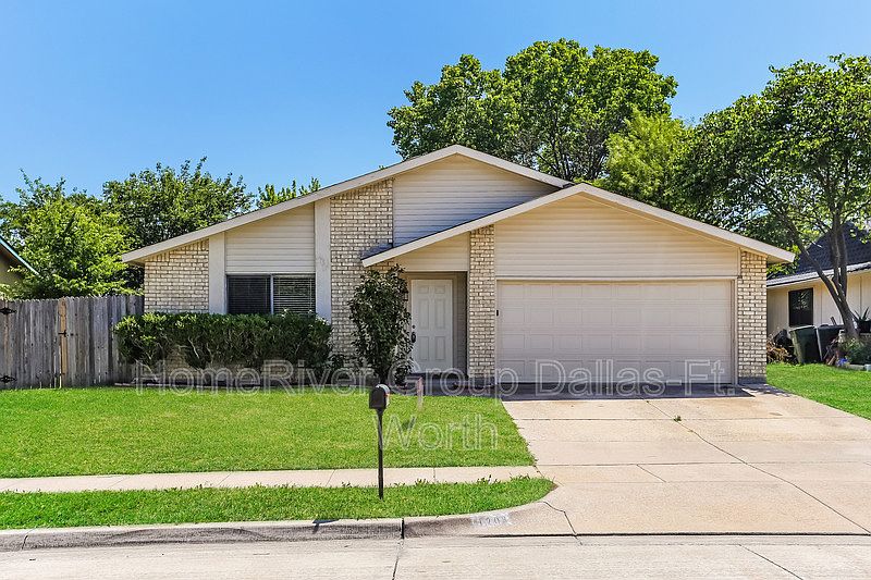 1st image of 1208 Royal Hill Ln