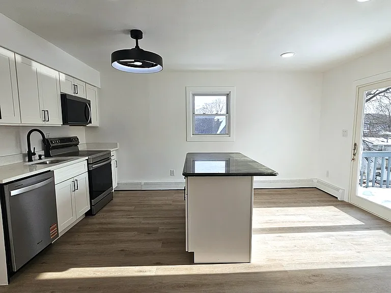 Eat-In Kitchen