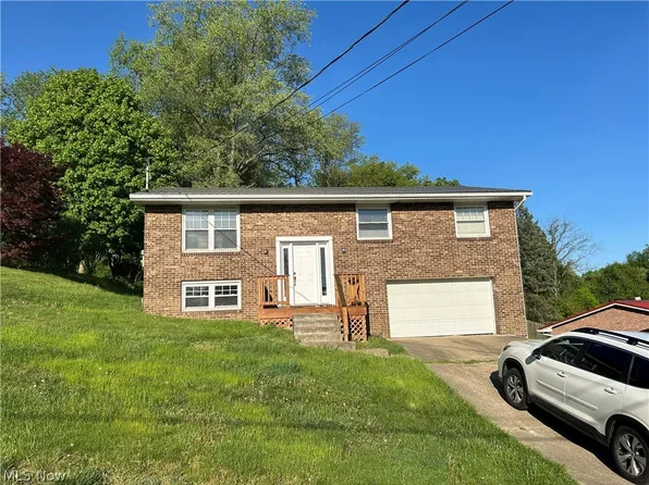 110 Scenic Dr, Follansbee, WV 26037