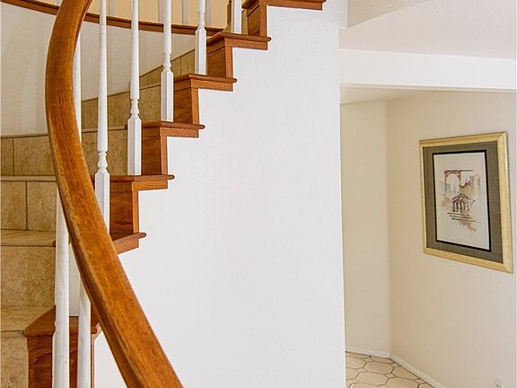 4th image of 24016 Jonquil Cir