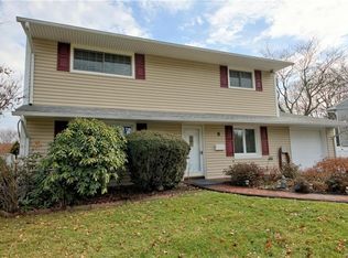 8 Bedford Rd, Kendall Park, NJ 08824