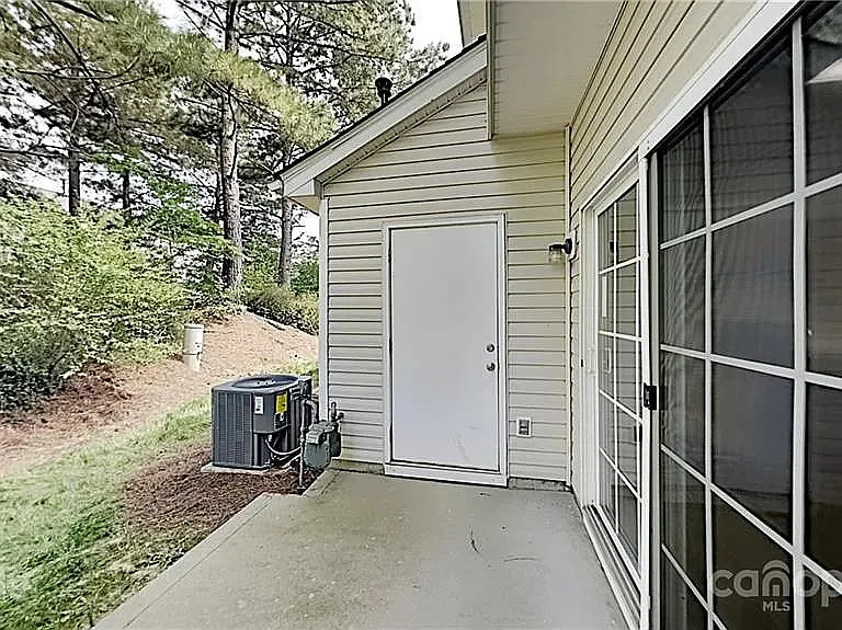 8027 Stoneham Ct — Photo 6