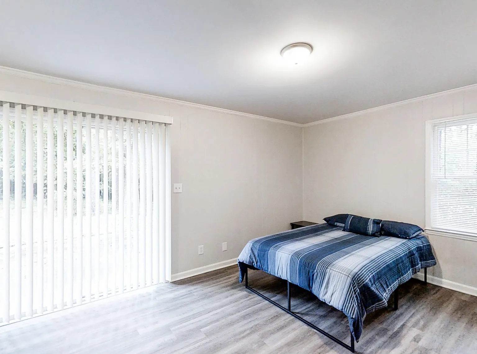 4 bed, 3.0 bath, 2576 sqft, $789 — Photo 1