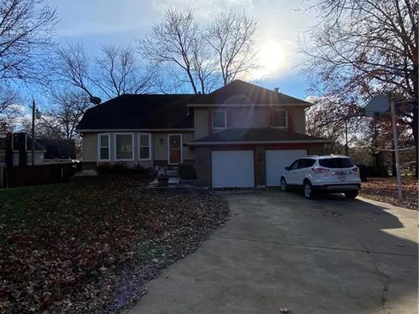 9111 W 101st Ter, Overland Park, KS 66212