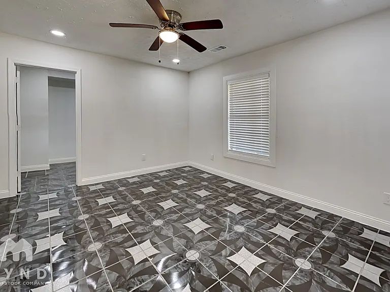 101 Live Oak St — Photo 8