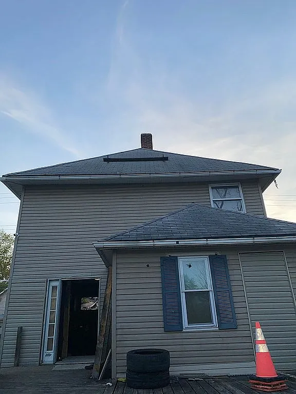 370 Pearl St photo 1