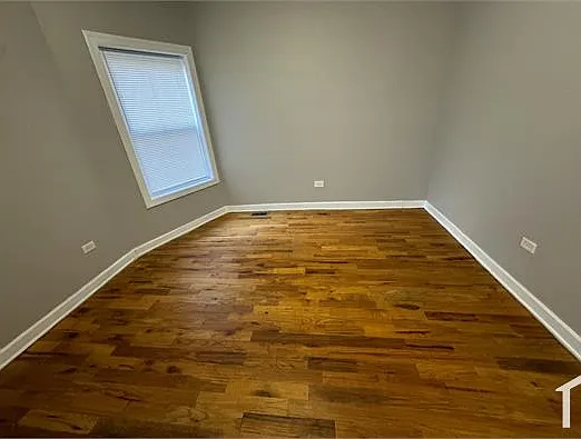 110 N Menard Ave — Photo 4