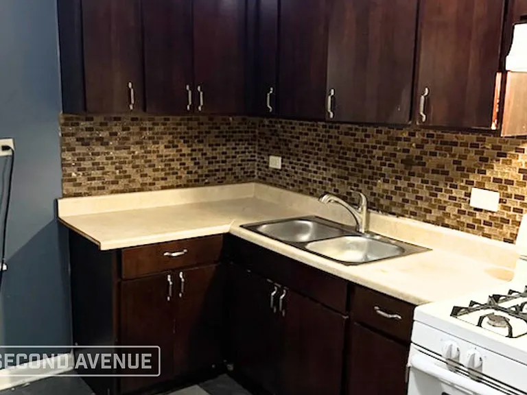 9248 S Lowe Ave — Photo 2