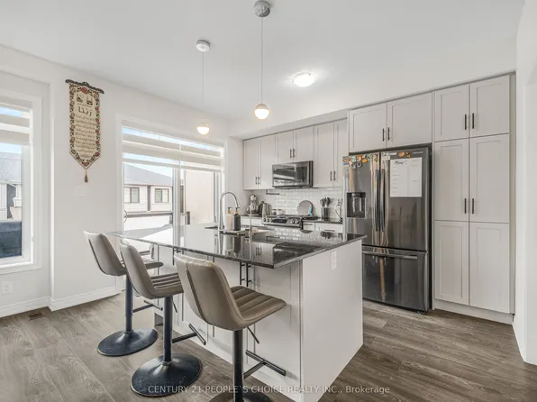 10 Birmingham Dr #25, Cambridge, ON N1R 0C6