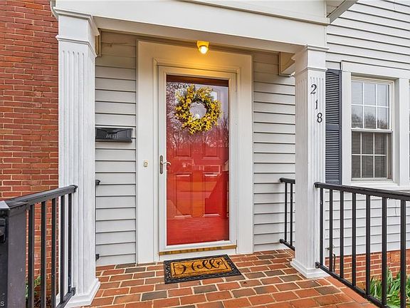 5th image of 218 Queen Anne Rd