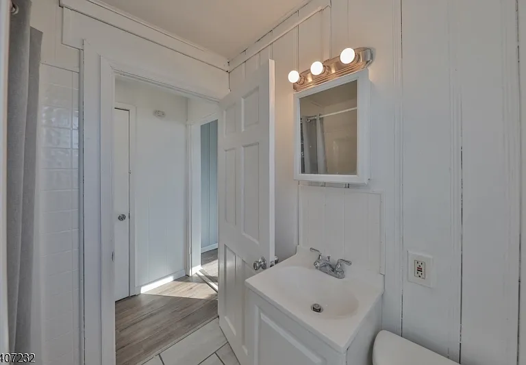 444 James St #B — Photo 17