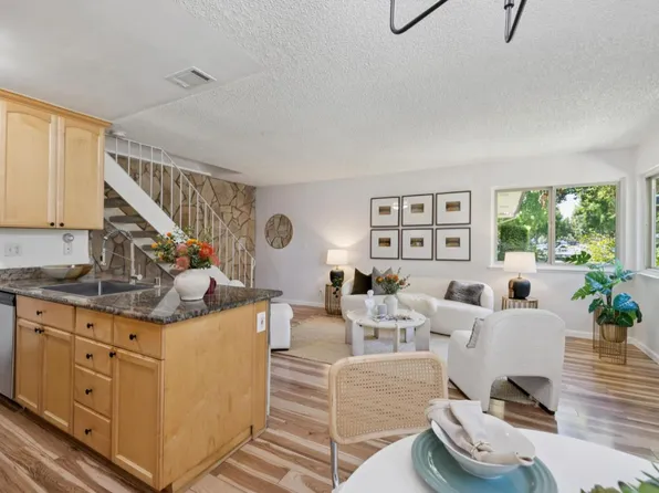 390 N 1st St APT 2, Campbell, CA 95008