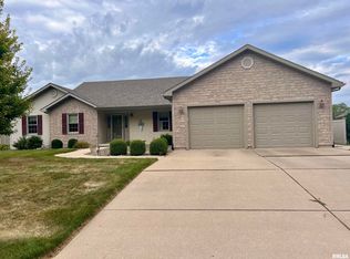 3928 S Sheffield Rd, Bartonville, IL 61607