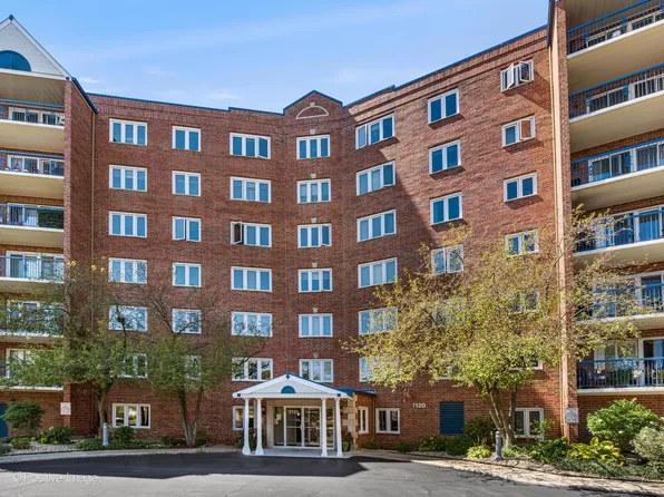 7120 N Milwaukee Ave APT 704, Niles, IL 60714