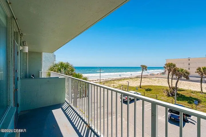 Studio, 1.0 bath, 430 sqft, $1,400 — Photo 2