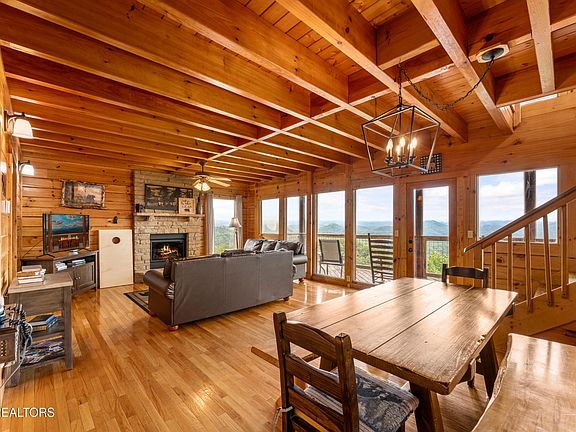 3rd image of 2422 Breezy Ridge Dr