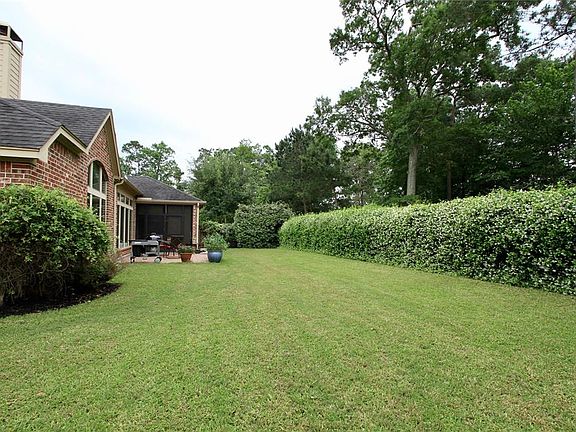 Now you can see how the patio enjoys a private setting.