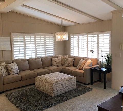 Large Formal LIVING ROOM with T.V.