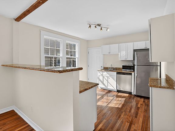 5th image of 3132 Robert St #2