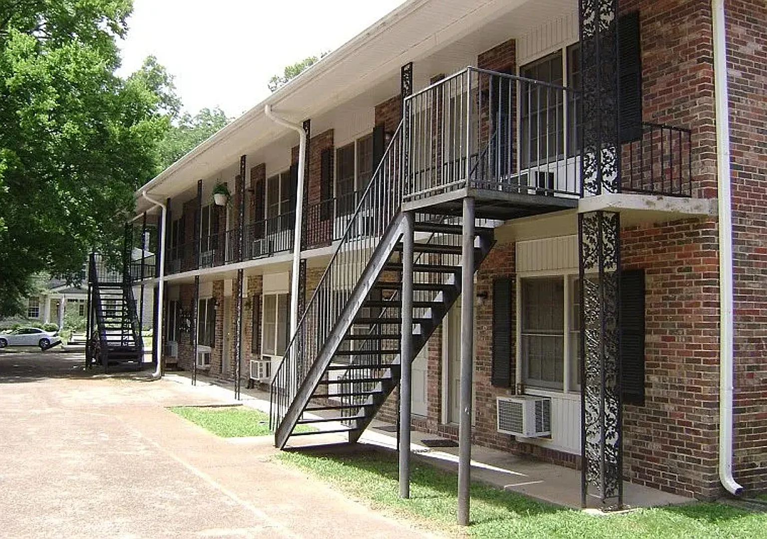 Wood Ave Apartments — Photo 1
