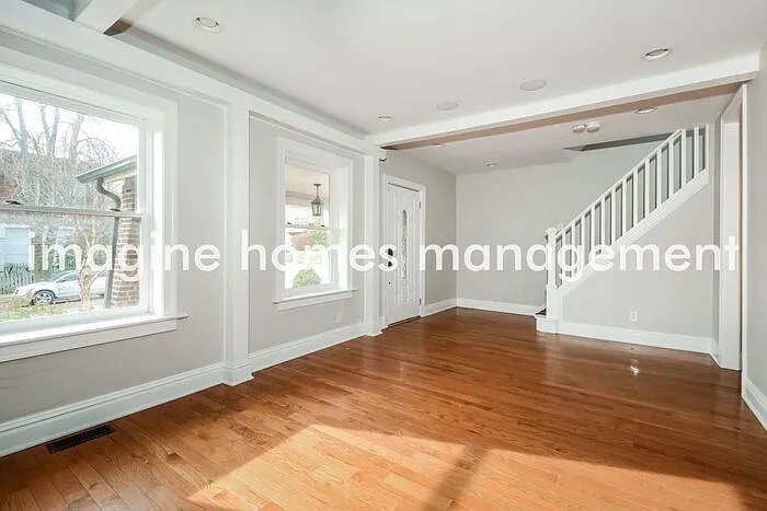 3 bed, 1.5 bath, 1482 sqft, $2,395 — Photo 3