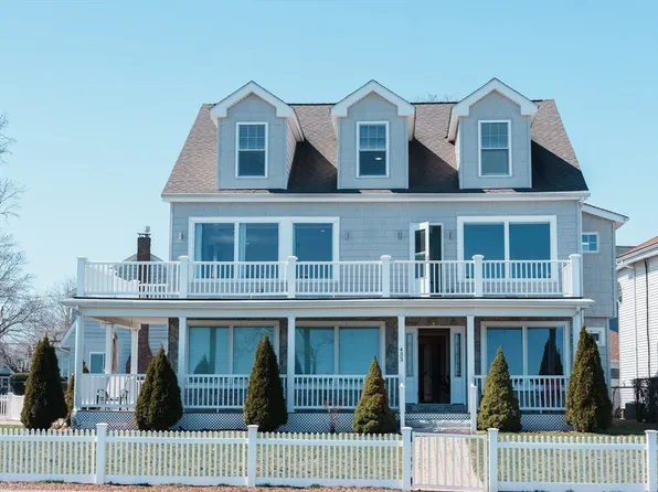 433 Quincy Shore Dr, Quincy, MA 02171