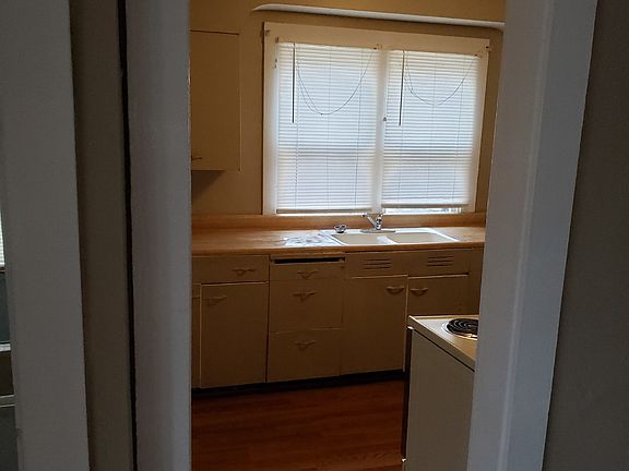 3rd image of 2120 Sanford St #2