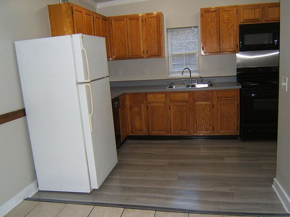 5th image of 3430 Walworth Ave