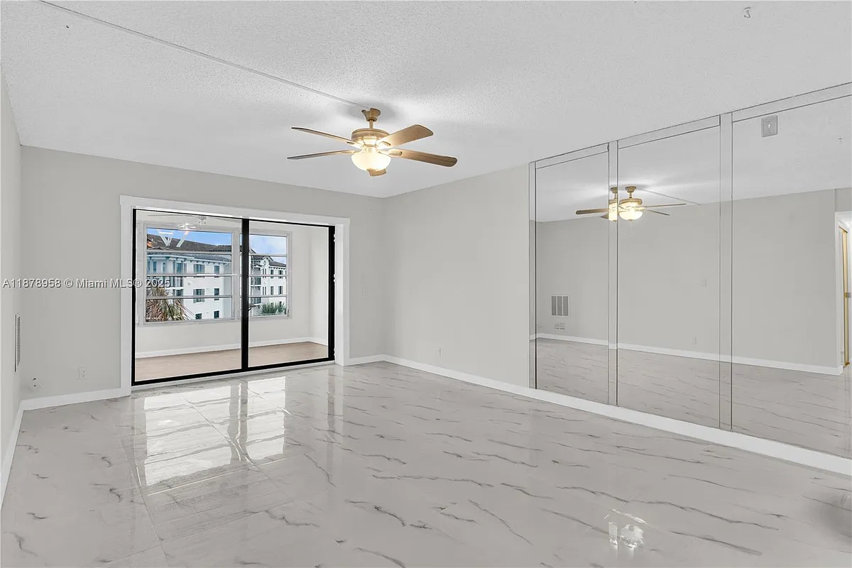 Building Photo - 9355 SW 8th St #425
