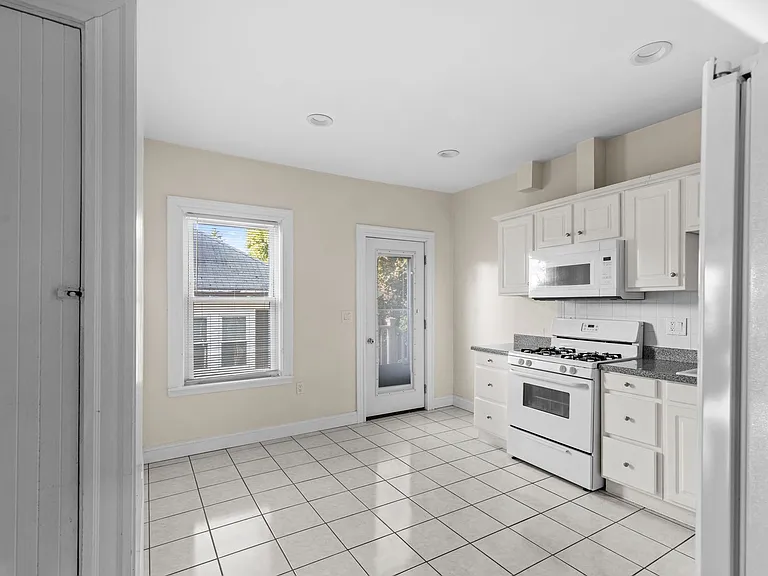 56 Hobson St #2 — Photo 5
