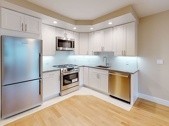 3rd image of 310 Greenwich St #3108D