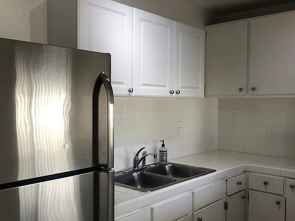4th image of 516 N Oxford Ave APT 8