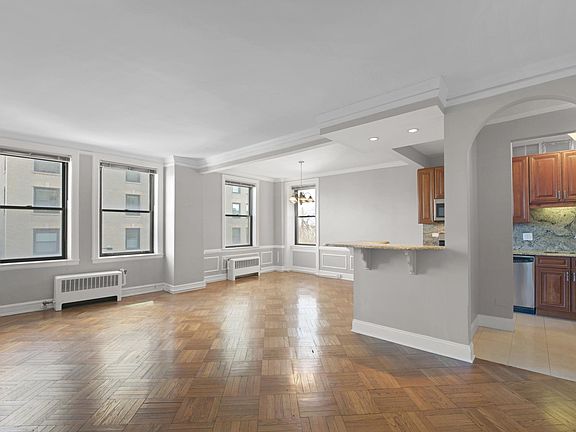 2nd image of 2000 N Lincoln Park West Pkwy #405