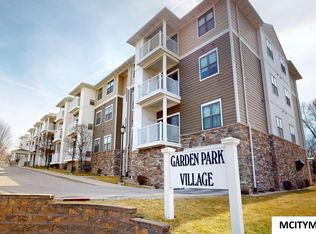 809 7th Ave N APT 102, Clear Lake, IA 50428